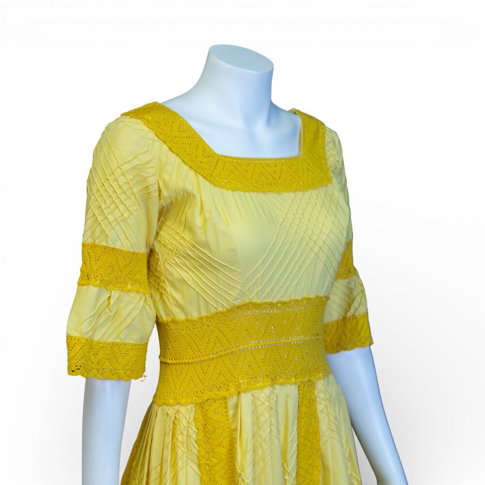 Vintage 1970s Mexican Yellow Pintucked Cotton Dress with Crochet Lace * Medium - Picture 13 of 13